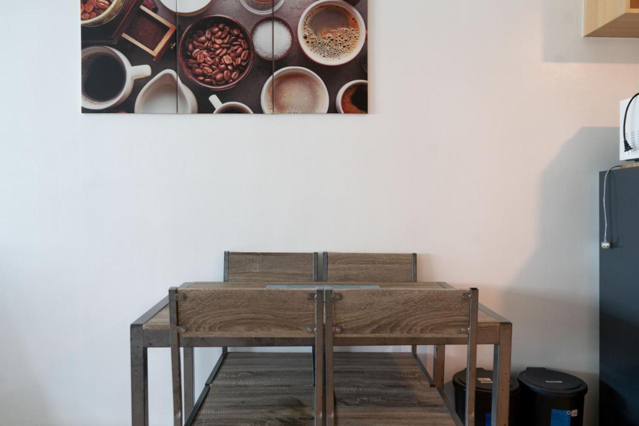 Prime Avant Bgc Location Apartments By Ph Staycation Manila Zewnętrze zdjęcie