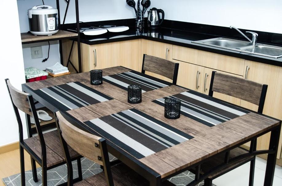 Prime Avant Bgc Location Apartments By Ph Staycation Manila Zewnętrze zdjęcie