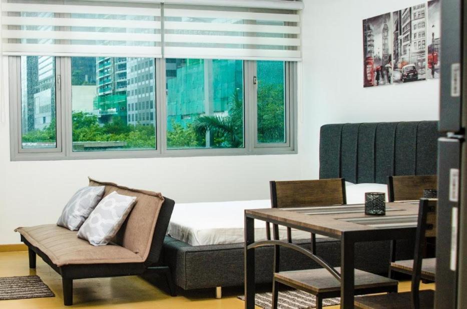 Prime Avant Bgc Location Apartments By Ph Staycation Manila Zewnętrze zdjęcie