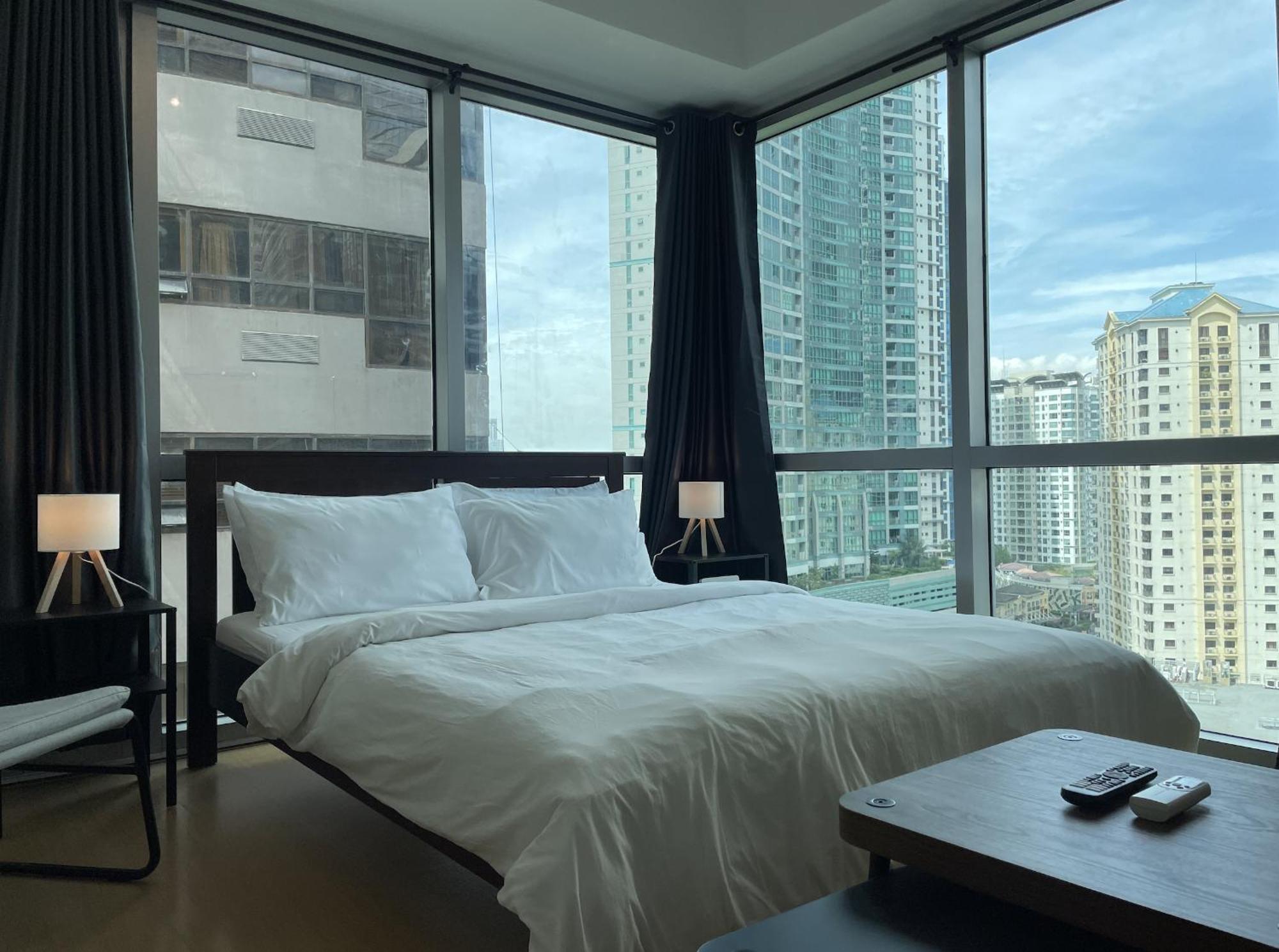 Prime Avant Bgc Location Apartments By Ph Staycation Manila Zewnętrze zdjęcie