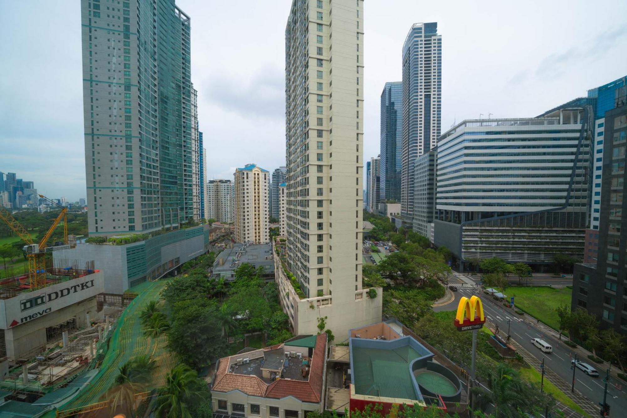Prime Avant Bgc Location Apartments By Ph Staycation Manila Zewnętrze zdjęcie