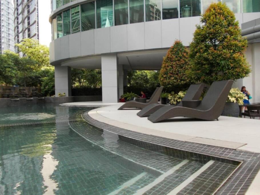 Prime Avant Bgc Location Apartments By Ph Staycation Manila Zewnętrze zdjęcie